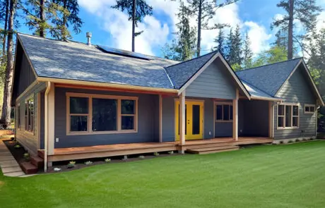 Custom Sweval Madrona Exterior - Inspire Homes Modern country house with spacious front lawn