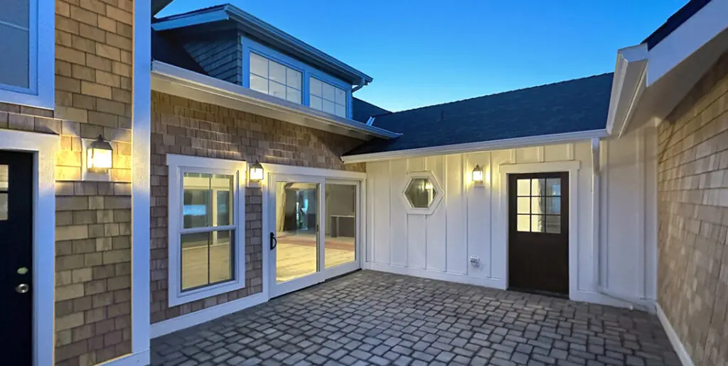 Top 10 Tips Building a Home - Inspire Homes Modern house courtyard with evening lighting ambiance